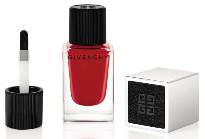 Nagų lakas „Le Vernis“ („Givenchy“)