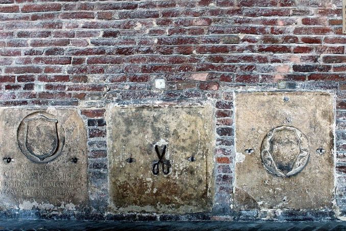 Aštuntoji paslaptis – ant siuvėjo kapo iškaltas ne vardas, o žirklės