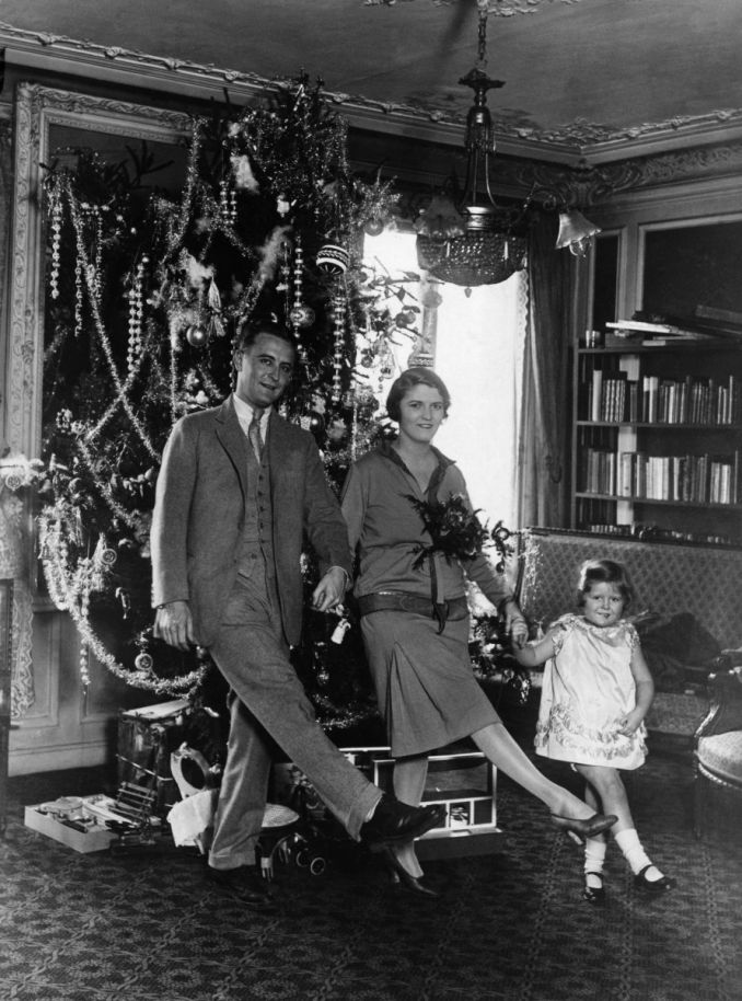 F. Scottas Fitzgeraldas ir Zelda Fitzgerald su dukra Scottie