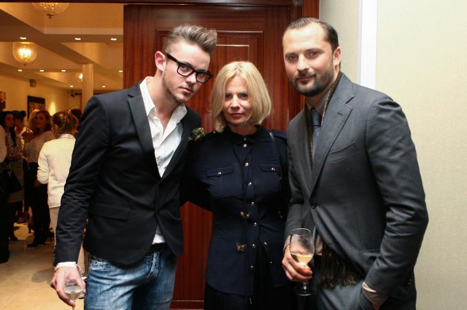 Verslininkai Gintaras Repšas, Irena Marozienė ir stilistas Mantas Petruškevičius