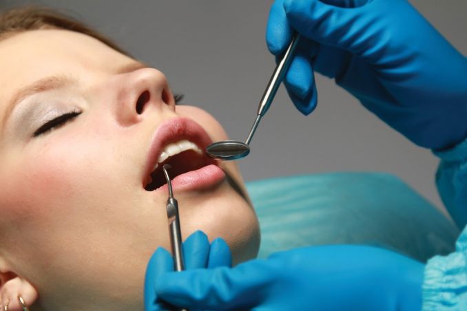 Apsilankykite pas dantų higienistą kas 3-4 mėnesius, o pas odontologą – bent kas 6.