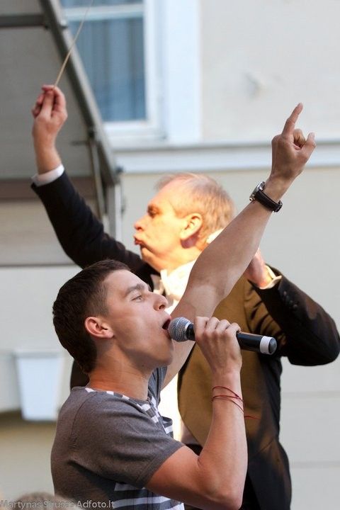 Dainininkas Donatas Montvydas ir dirigentas Gintaras Rinkevičius