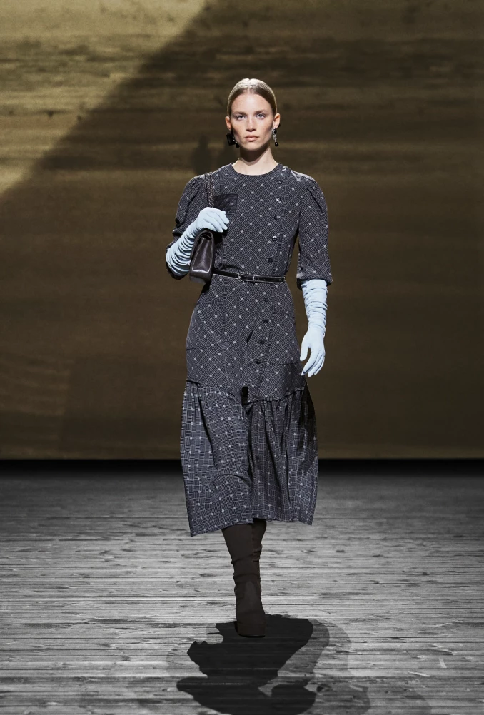 „Chanel” pristatė elegancija alsuojančią 2024–2025 m. rudens/žiemos kolekciją