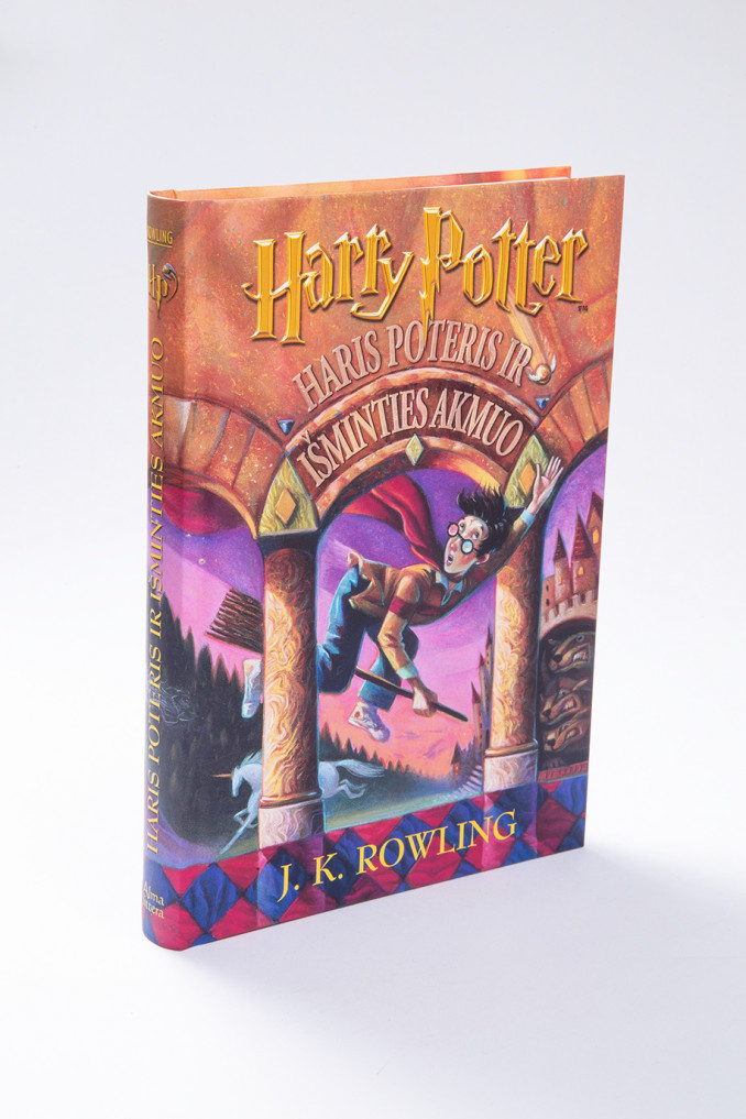 Leidykla „Alma littera“ surikiavo 2025 metų populiariausių knygų sąrašą: kas jo viršūnėse?