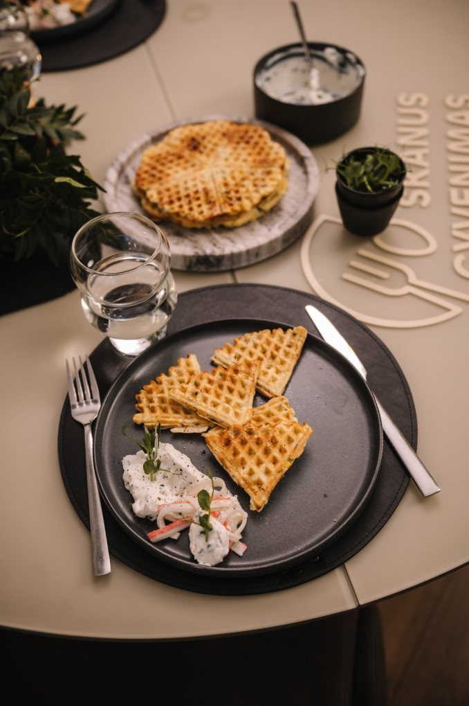 Keptų čirvinių blynų su surimi lazdelėmis receptas