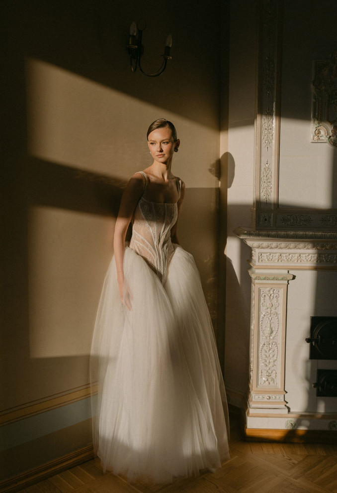 Rimantė Rimgailaitė pristato naują kolekciją „Svajojantis Basque siluetas“: vintažinė dvasia šiuolaikinei nuotakai