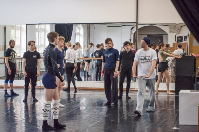 Choreografo asistentas Gaj Žmavc (Slovėnija) repetuoja su KVMT baleto trupe
