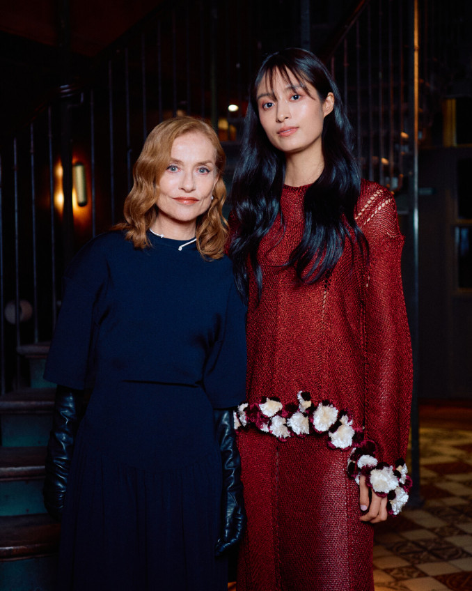 Aktorės Isabelle Huppert ir Bella Kim