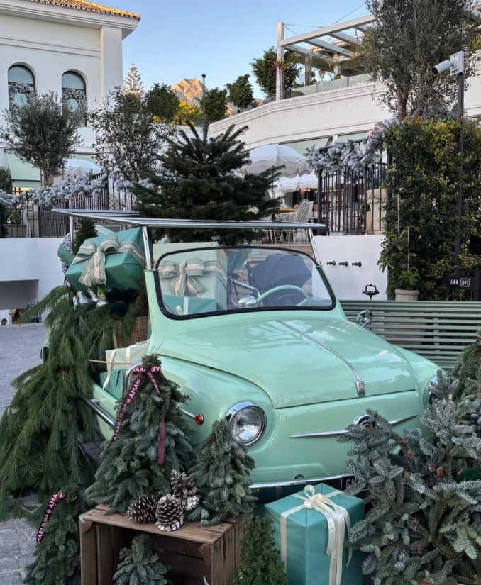 Šventiškai pasipuošusi Marbelja