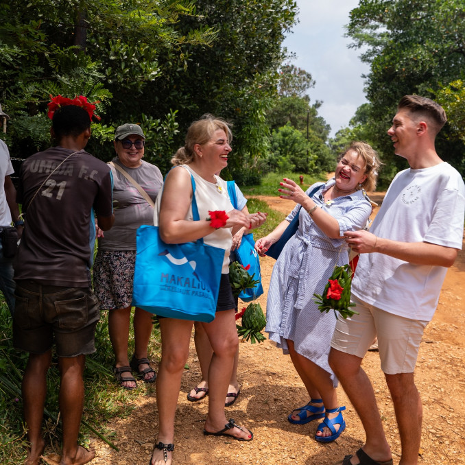 Zanzibare keliaujanti Zita apie savo kolegę ir šefą Roką: ,,Jie tiek smirdėjo abudu, kad neįmanoma”