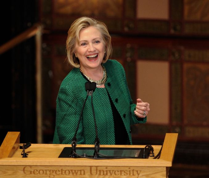 Moteris nesibaido ryškių spalvų