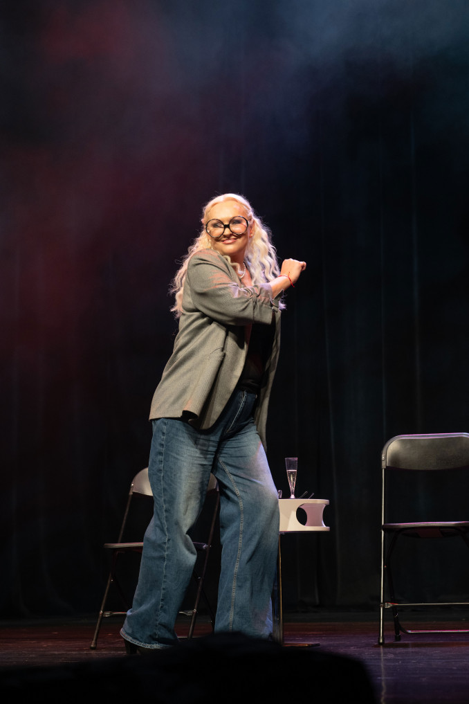 Aktorė Inga Norkutė scenoje spektaklio „Pirmas kartas“ premjeroje Kaune