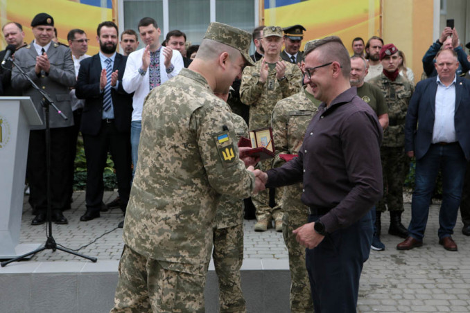 Už pagalbą Ukrainai apdovanoti keturi lietuviai – savanoriai: „Gavome skubų signalą“