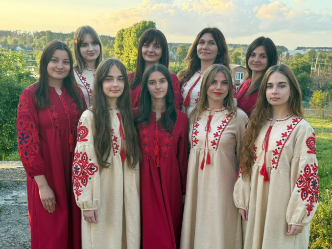 Ukrainos nepriklausomybės diena Rotušės aikštėje: Bučos moterų skausmo dainos ir į mokyklos pamatus sudėtos lietuvių pergalės viltys