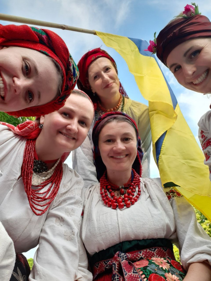 Ukrainos nepriklausomybės diena Rotušės aikštėje: Bučos moterų skausmo dainos ir į mokyklos pamatus sudėtos lietuvių pergalės viltys