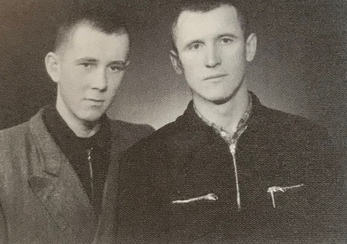 E. Ignatavičius (kairėje) su lagerio bičiuliu vidukliškiu partizanų ryšininku Zigmu Vaičaičiu