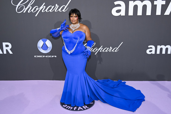 Dainininkė Lizzo „amFAR“ pokylyje
