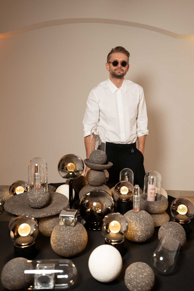 Garsus maisto stilistas Alfas Ivanauskas pristatė meninę instaliaciją, dedikuotą prabangiai odos mitybai
