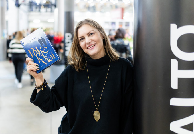 Lina Ever: „Džiaugiuosi, kai knyga pakelia nuo sofos“