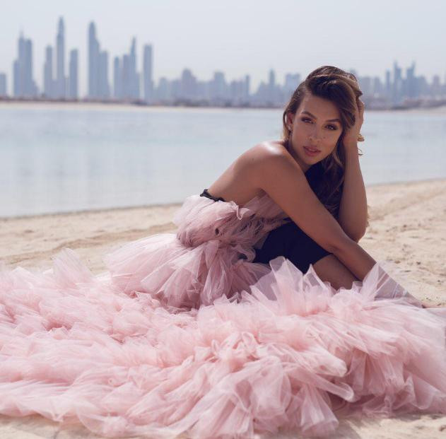 Naujoji T. Cruise mylimoji