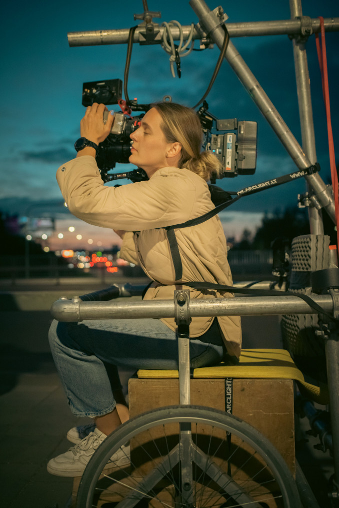 Kino operatorė Laura Aliukonytė: „Kūryba slypi visur – net ir renkantis objektyvą“