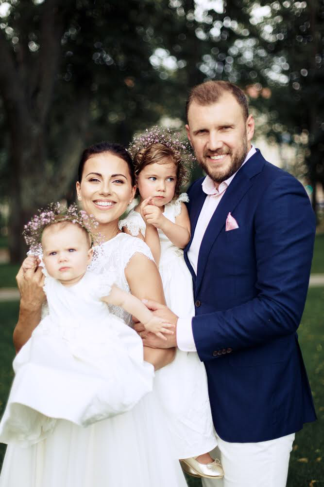 Julija ir Laurynas su dukrytėmis