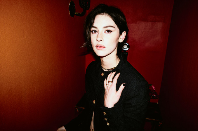 Nauja „Coco Crush“ ambasadorė Gracie Abrams