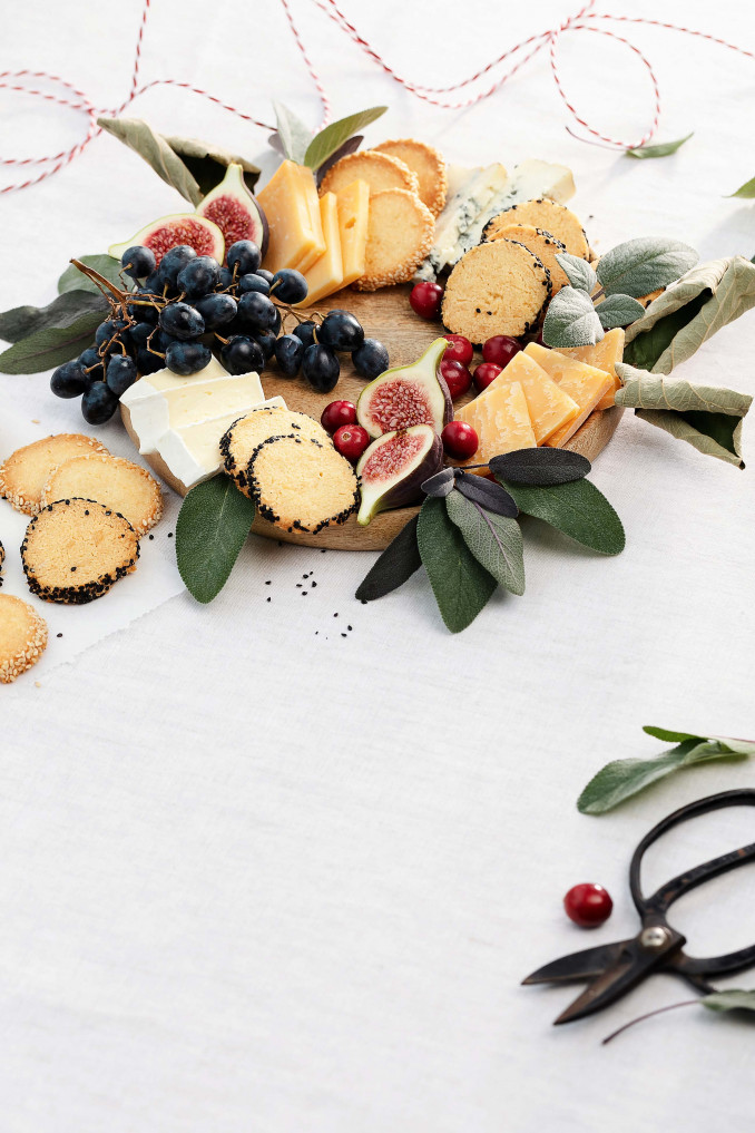 Trapūs sausainiai su sūriu ir sezamais