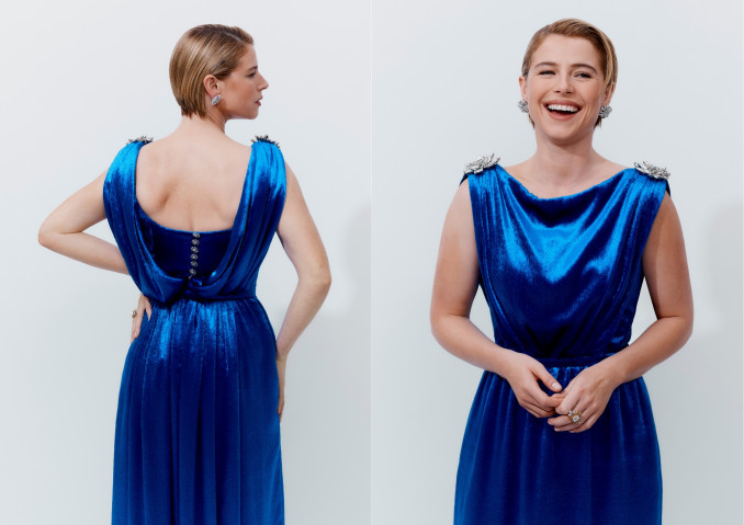 Jessie Buckley pasipuošusi „Chanel“ suknele ir juvelyrika